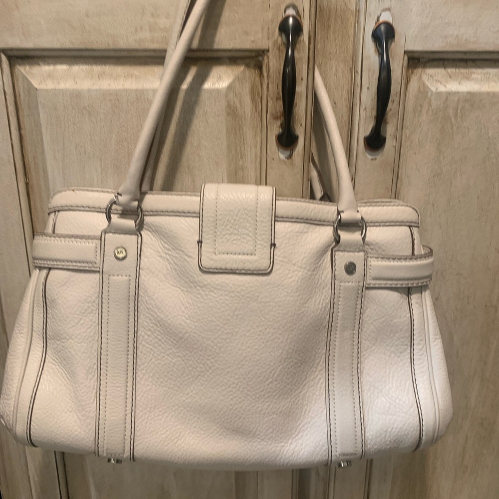 Michael Kors White Shoulder Bag with Structured Design - Picture 2 of 6